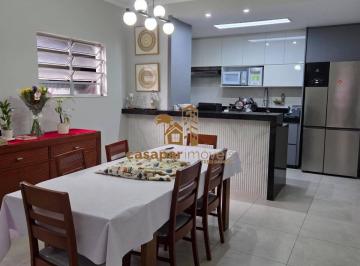 Casa · 200m² · 4 Quartos · 4 Vagas · Sobrado à Venda com 200m², 4 Dormitórios com Churrasqueira e 4 Vagas
