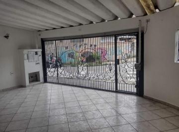 Casa · 207m² · 3 Quartos · 3 Vagas · Sobrado Residencial com 3 Quartos em São Bernardo do Campo (Jordanópolis) — Financia e aceita Permut