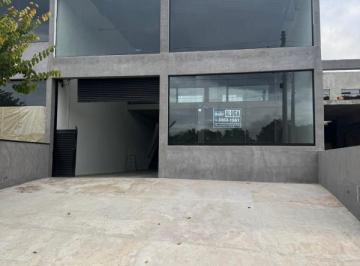 Photo 1 · GALPÃO PARA LOCAÇÃO – 285m² | COM MEZANINO | PORTA AUTOMÁTICA