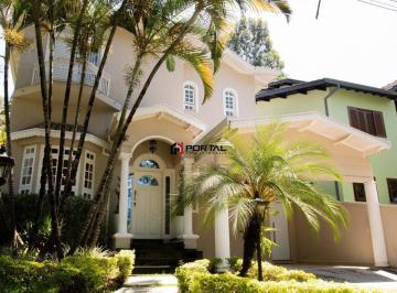 Casa · 359m² · 4 Quartos · 4 Vagas · Sofisticação e Elegância em Casa Neo-Clássica Recém-Reformada e Ampliada