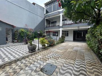 Casa · 348m² · 3 Quartos · 4 Vagas · Encantadora Casa na Vila da Penha - 4 Vagas!
