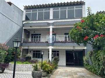 Casa · 348m² · 3 Quartos · 4 Vagas · Encantadora Casa na Vila da Penha - 4 Vagas!