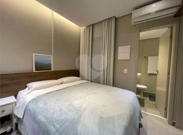 Apartamento de 1 quarto, São Paulo · Apartamento com uma suíte e uma vaga a venda em Pinheiros.
