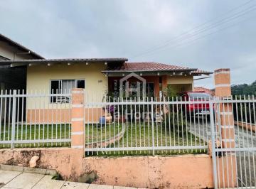 Casa · 161m² · 3 Quartos · 2 Vagas · Casa com 03 quartos sendo 01 suíte à venda Rio do Sul, Bairro Budag - Terreno amplo com 544,59m²