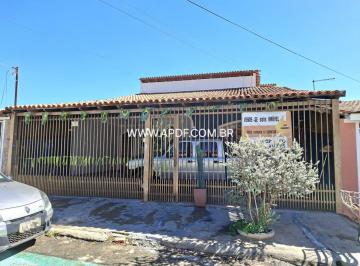 Casa Venda de 4 quartos · Excelente Casa na QNL 23 ao lado Shopping JK, 4 Quartos, sendo 3 suítes, 2 vgs.