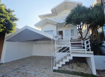 Casa · 245m² · 4 Quartos · 2 Vagas · Sobrado no Urbanova