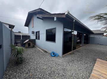 Casa · 110m² · 3 Quartos · 3 Vagas · Casa com piscina aquecida à venda no Itacolomi - Piçarras SC, 3 quartos  suíte closed  e demi-suíte 