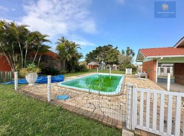 Casa · 200m² · 5 Quartos · 2 Vagas · Casa no Centro de Xangri Lá