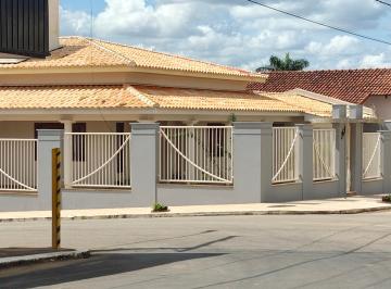 Casa de 5 quartos, Dores do Indaiá · Casa Excelente