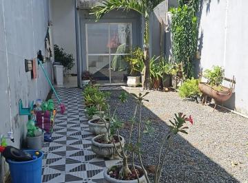Foto 01 · Casa em condomínio - 2/4 com suíte e varanda