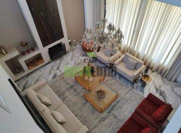 Casa · 670m² · 5 Quartos · 6 Vagas · Luxuosa Mansão em Condomínio Fechado