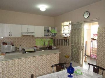Casa · 130m² · 3 Quartos · Casa