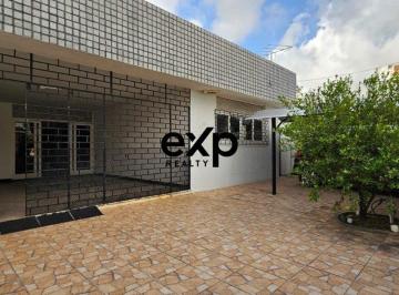 Casa · 239m² · 4 Quartos · 5 Vagas · Casa na rua Tenente Brandão