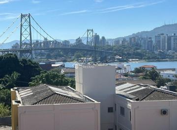 Casa · 348m² · 4 Quartos · 4 Vagas · Casa À venda no Estreito com vista mar e 4 dormitórios (3 suítes).