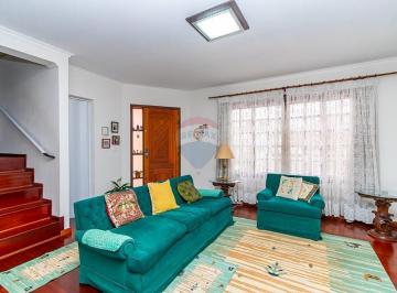 Casa · 195m² · 3 Quartos · 2 Vagas · Sobrado Espaçoso e Bem Localizado no Boa Vista , 3 quartos com 1 suíte.