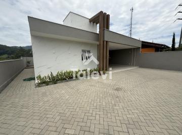 Casa · 156m² · 2 Quartos · 2 Vagas · Encante-se com esta casa em Pomerode-SC: residência mobiliada com piscina aquecida no bairro Testo C