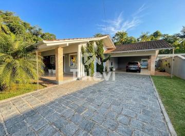 Casa · 224m² · 3 Quartos · 2 Vagas · Casa Ampla com Piscina no Centro de Pomerode – Conforto e Localização Privilegiada