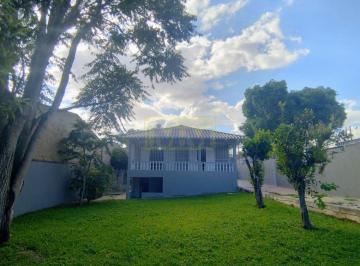 Fundos · Casa com 3 Quartos, Suíte e Amplo Terreno Arborizado – Segurança e Conforto.