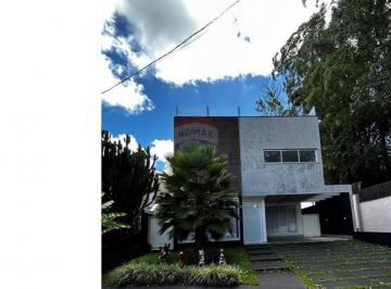 Casa · 294m² · 3 Quartos · Sobrado muito bem localizado no condomínio Bella Citta