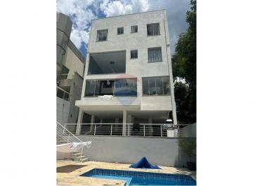 Casa · 368m² · 4 Quartos · Excelente imóvel com 4 Suítes, sendo 3 com closet, área gourmet com churrasqueira e piscina, e peque