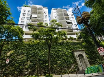 Apartamento de 2 quartos, Rio de Janeiro · Entre Glória e Santa Teresa. 6 minutos ao metrô. Andar alto, frente. Sala+varanda, 2Qtos, suite, vga