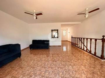 Casa · 110m² · 2 Quartos · 1 Vaga · Casa sobreposta alta com 2 quartos e quintal no Boqueirão em Santos