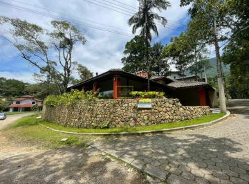 Casa · 285m² · 3 Quartos · 2 Vagas · Casa de Esquina em Condomínio Fechado com Vista para o Verde
