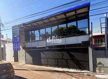 Comercial · 700m² · 10 Quartos · 6 Vagas · Imóvel comercial disponível para locação no bairro Tabajaras em Uberlândia-MG