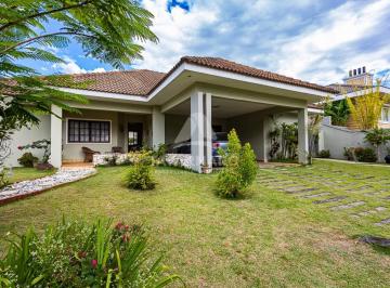 Casa · 880m² · 3 Quartos · 2 Vagas · Casa térrea