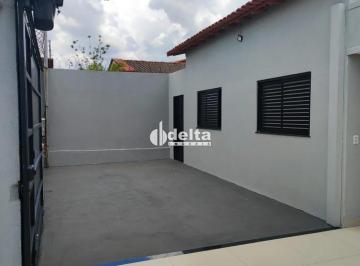Casa · 360m² · 3 Quartos · 10 Vagas · Casa residencial com 4 quartos sendo 1 suíte disponível para locação no bairro Jardim Brasília em Ub