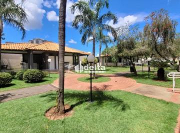 Casa · 214m² · 3 Quartos · 2 Vagas · Casa em condomínio com 3 quartos sendo 1 suíte disponível para venda no bairro Laranjeiras em Uberlâ