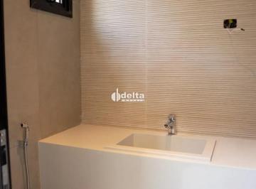 Casa · 360m² · 3 Quartos · 2 Vagas · Casa em condomínio com 3 suíte disponível para venda no bairro Gávea Sul em Uberlândia-MG
