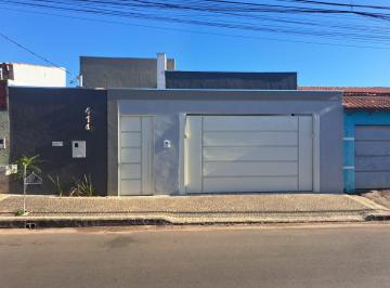 d3d3eaf9e60f4751be0a489271ab90c0.jpg · Casa para Venda em Uberlândia/MG - 3 Dorm. 153 m2 Área Útil