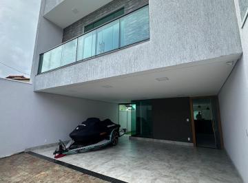Casa · 180m² · 3 Quartos · 2 Vagas · Casa Alto Padrão com 03 Quartos sendo 01 Suíte à Venda em Betim no bairro Espírito Santo