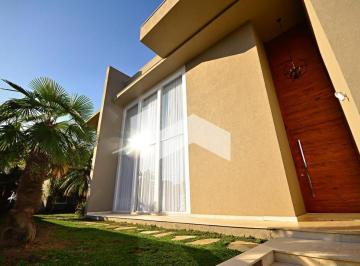 2 · Casa com 590 m²,  à venda no bairro Butiatuvinha.