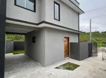 Casa de 2 quartos, Curitiba · Cic/Vitória Regia: Sobrado/2qts/Gar/área p/churras. Use FGTS/Carta/Carro/Financia. 339.000