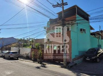 Fachada imponente em uma das principais vias da região · Casa com 121m², Terraço Amplo e 2 Salas | Suíte | Garagem para 2 Carros