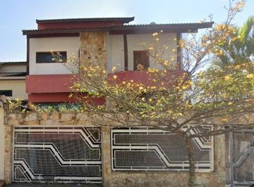 Casa · 580m² · 4 Quartos · Sobrado