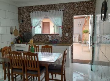 Casa · 83m² · 4 Quartos · 1 Vaga · Casa de Luxo em Cabo Frio: Conforto e Sofisticação