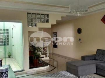 Casa · 243m² · 4 Quartos · 7 Vagas · Sobrado à venda no Parque Jaçatuba, Santo André