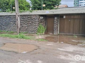 Casa de 4 quartos, Recife · Vendo casa com 225m2, 04 quartos e 2 suítes, 03 vagas, jardim, sala para 2 ambientes, com armários.