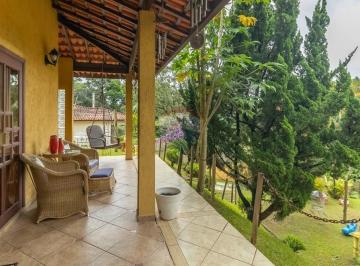 Casa · 336m² · 4 Quartos · 6 Vagas · Casa de 336m², cercada de verde e em uma área privilegiada da Granja Viana