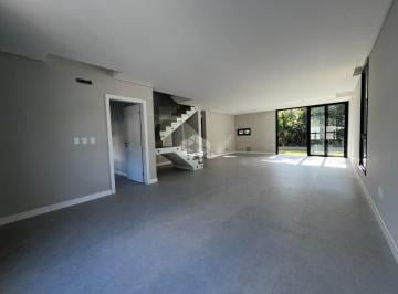 Casa · 325m² · 4 Quartos · 2 Vagas · Casa de Alto Padrão com 4 Dormitórios Próxima à SC-401