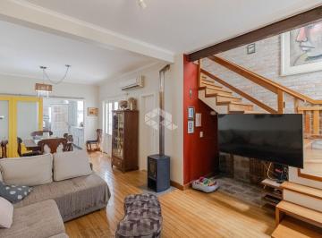 Casa · 216m² · 4 Quartos · 3 Vagas · Casa Charmosa no Rio Branco