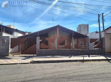 Casa · 250m² · 3 Quartos · 4 Vagas · Casa Térrea no Centro – Ideal para Moradia ou Comércio