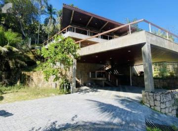 Casa · 605m² · 5 Quartos · Residência de Alto Padrão no Condomínio Ponta das Toninhas – Ubatuba/SP