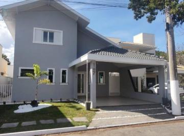 Casa · 240m² · 4 Quartos · 4 Vagas · Conforto e lazer completos: casa com espaço gourmet, jacuzzi e 4 vagas