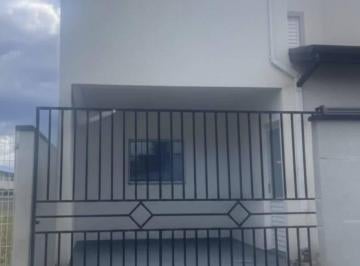 Casa · 101m² · 2 Quartos · 1 Vaga · Sobrado à Venda no Jardim Regina – Pindamonhangaba