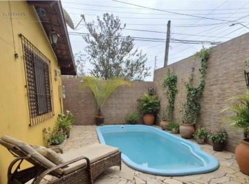 Casa · 300m² · 4 Quartos · 3 Vagas · Sobrado com 4 Dormitórios, Suítes com Closet e Piscina.