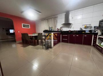 Casa · 180m² · 3 Quartos · 2 Vagas · Casa com 3 Quartos à Venda, Plano Diretor Norte - Palmas